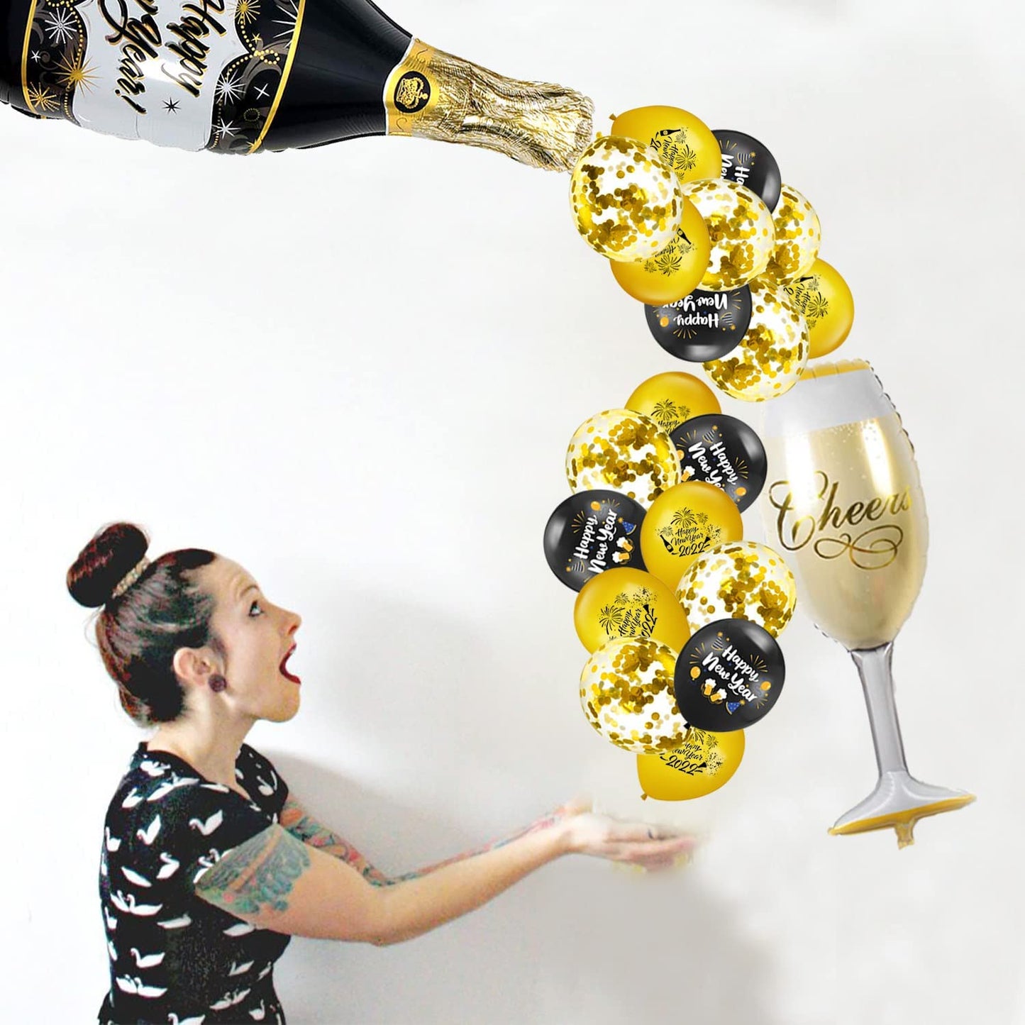 iZoeL New Years Eve Party Decorations 2022, Black Gold Happy New Year Banner, XXL 2022 Balloons, Gold Fringe Curtain, Bottle Champagne Balloons for Happy New Year Decorations